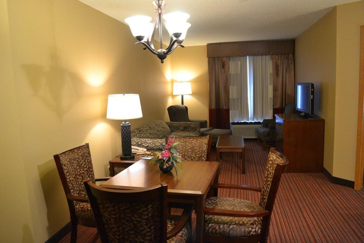 Baymont By Wyndham Mequon Milwaukee Area Hotel Exterior photo