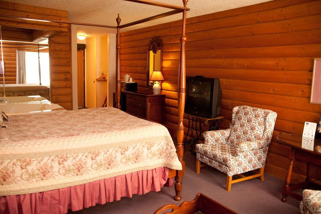 Baymont By Wyndham Mequon Milwaukee Area Hotel Room photo