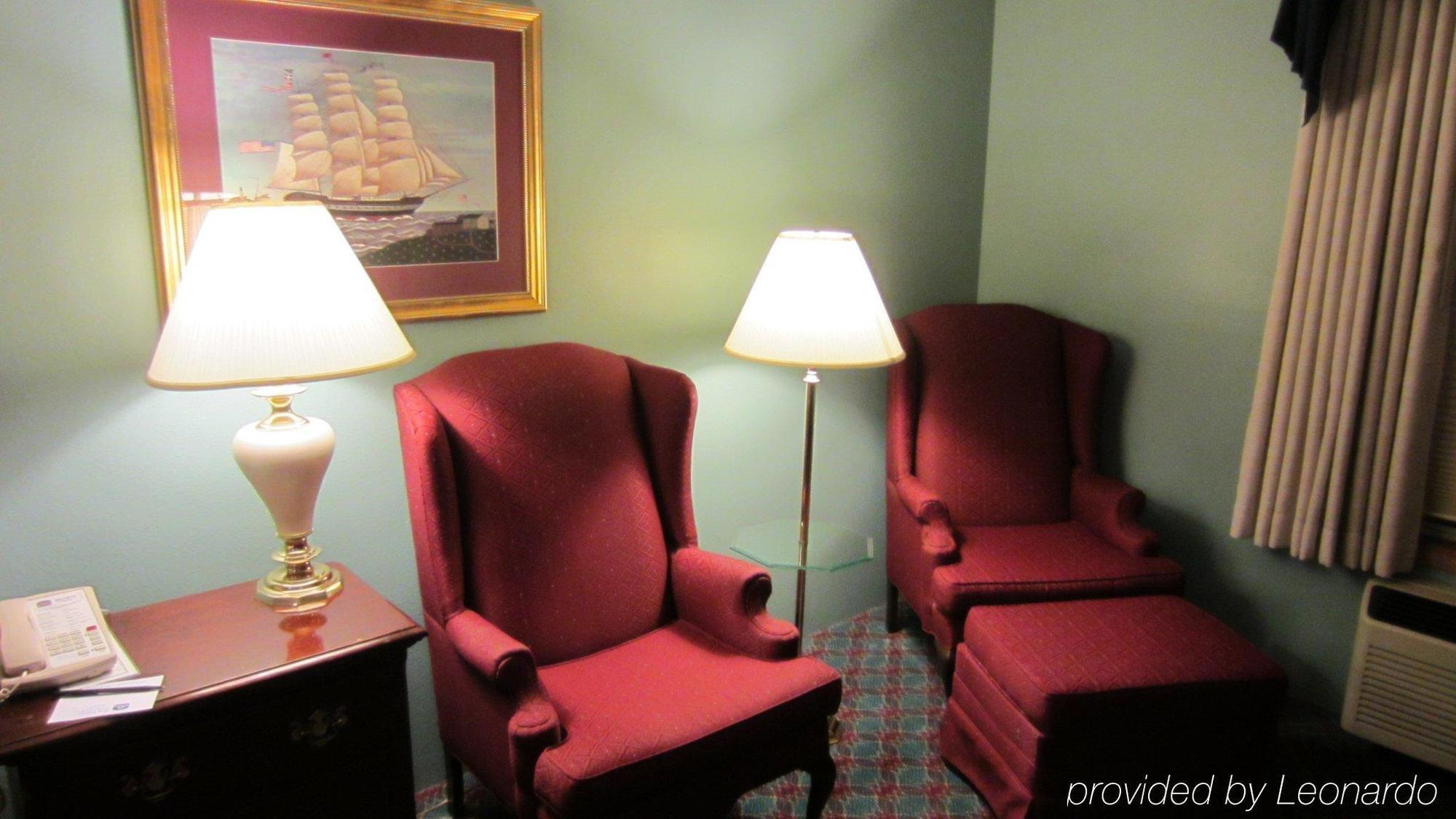 Baymont By Wyndham Mequon Milwaukee Area Hotel Room photo