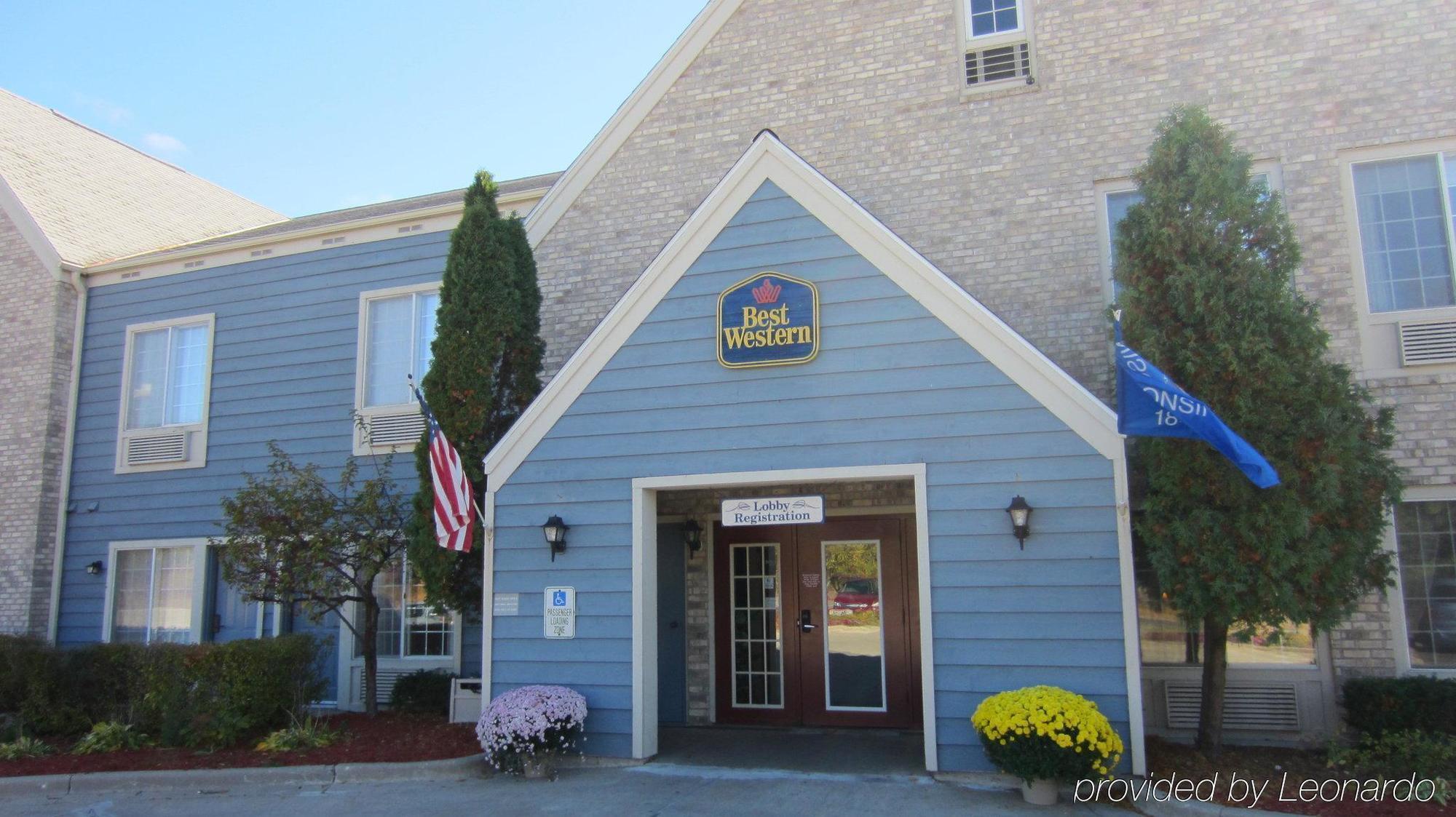 Baymont By Wyndham Mequon Milwaukee Area Hotel Exterior photo
