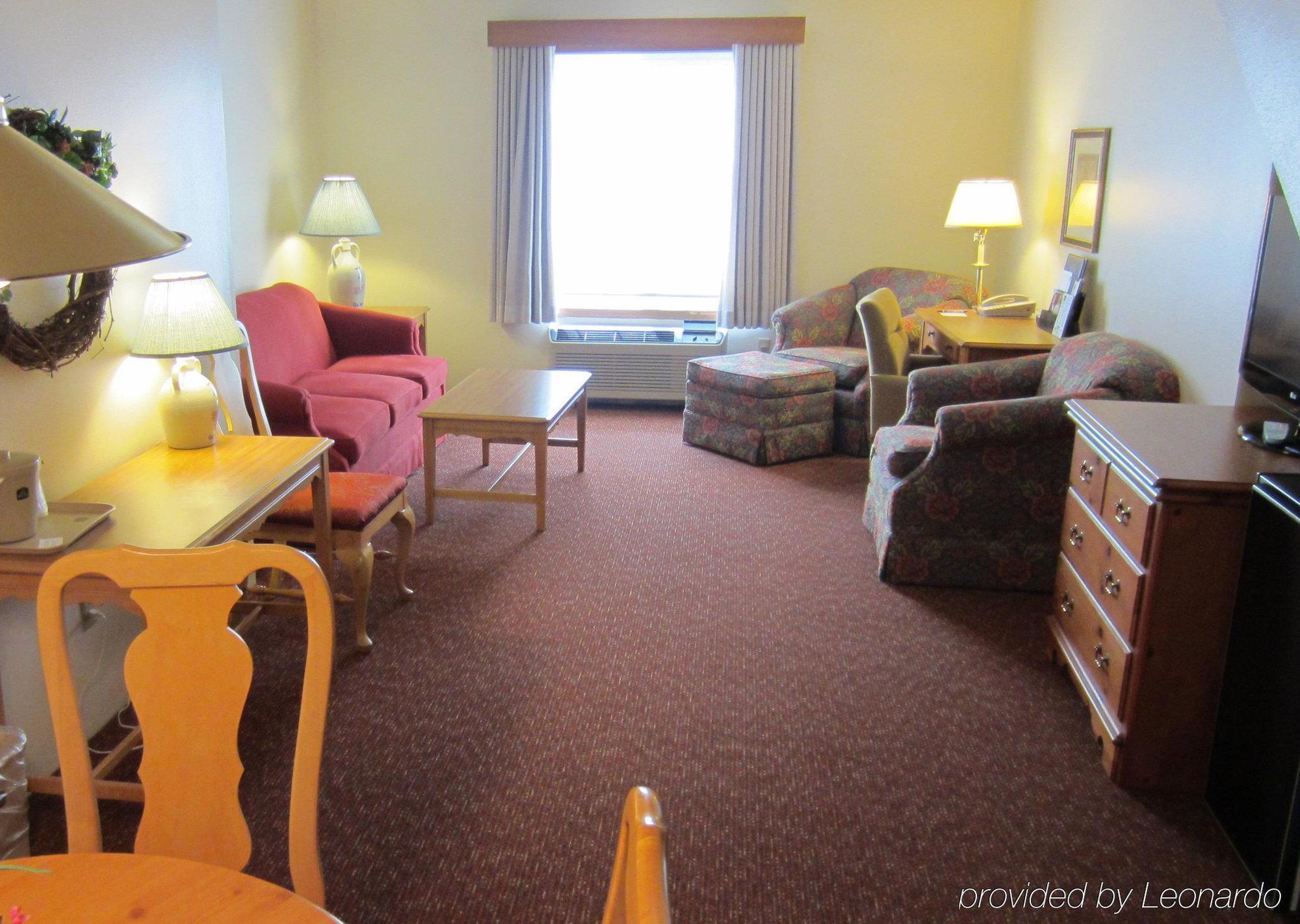Baymont By Wyndham Mequon Milwaukee Area Hotel Room photo