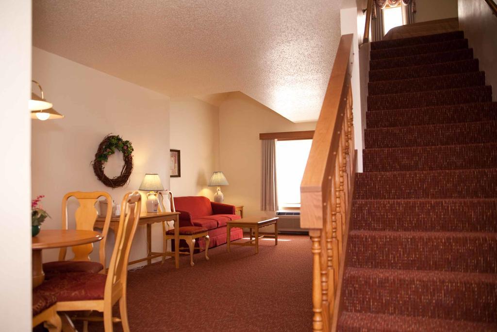 Baymont By Wyndham Mequon Milwaukee Area Hotel Exterior photo