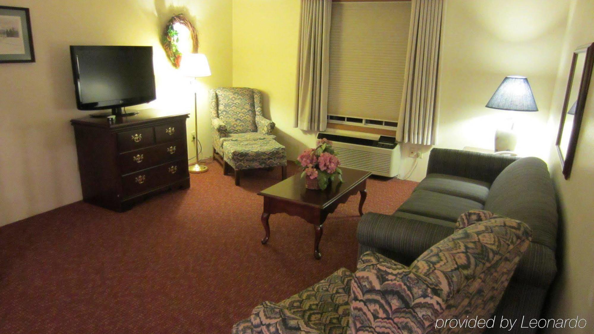 Baymont By Wyndham Mequon Milwaukee Area Hotel Room photo