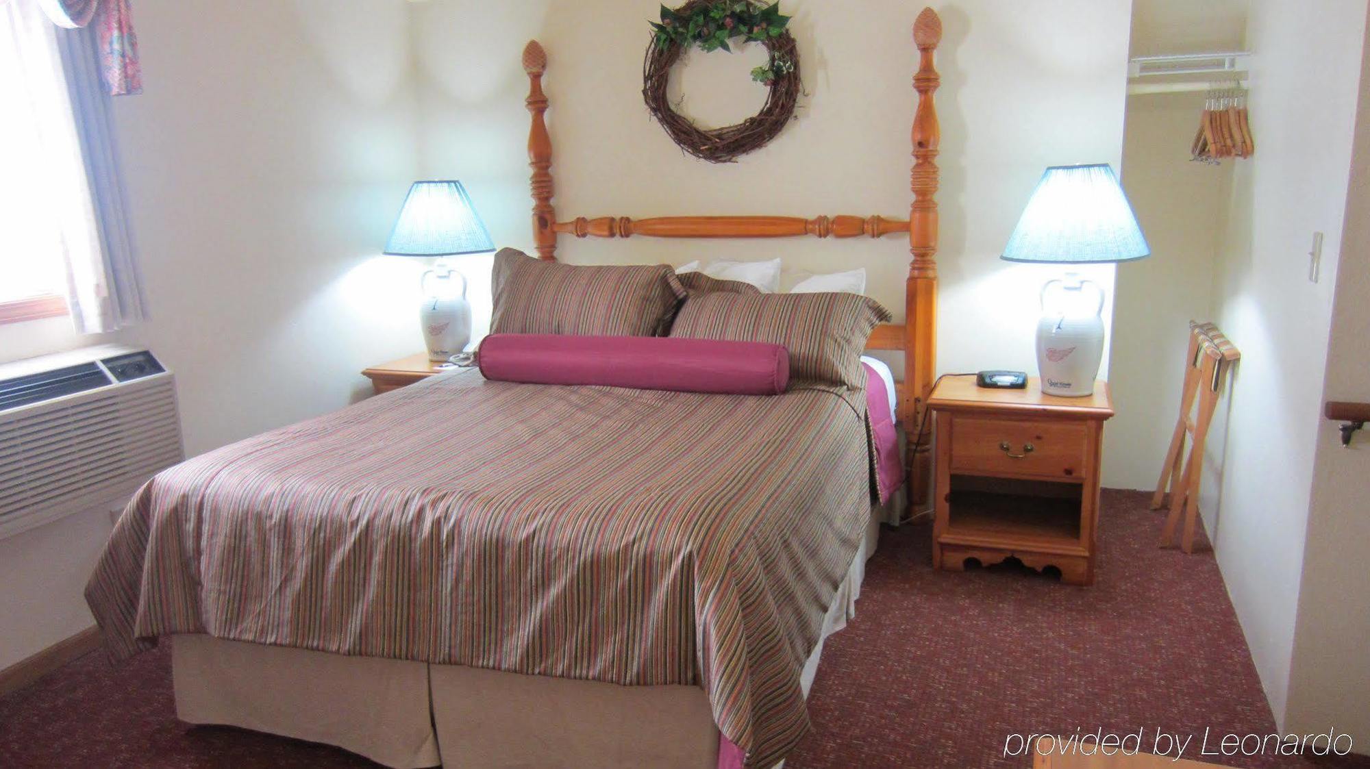 Baymont By Wyndham Mequon Milwaukee Area Hotel Room photo
