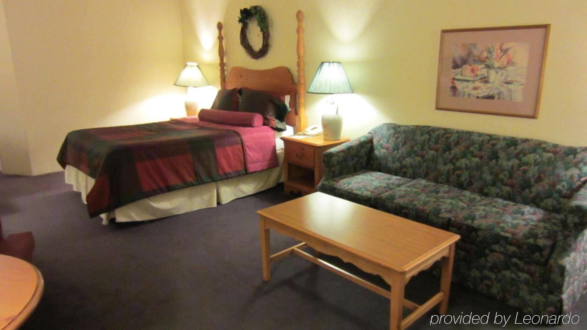 Baymont By Wyndham Mequon Milwaukee Area Hotel Room photo