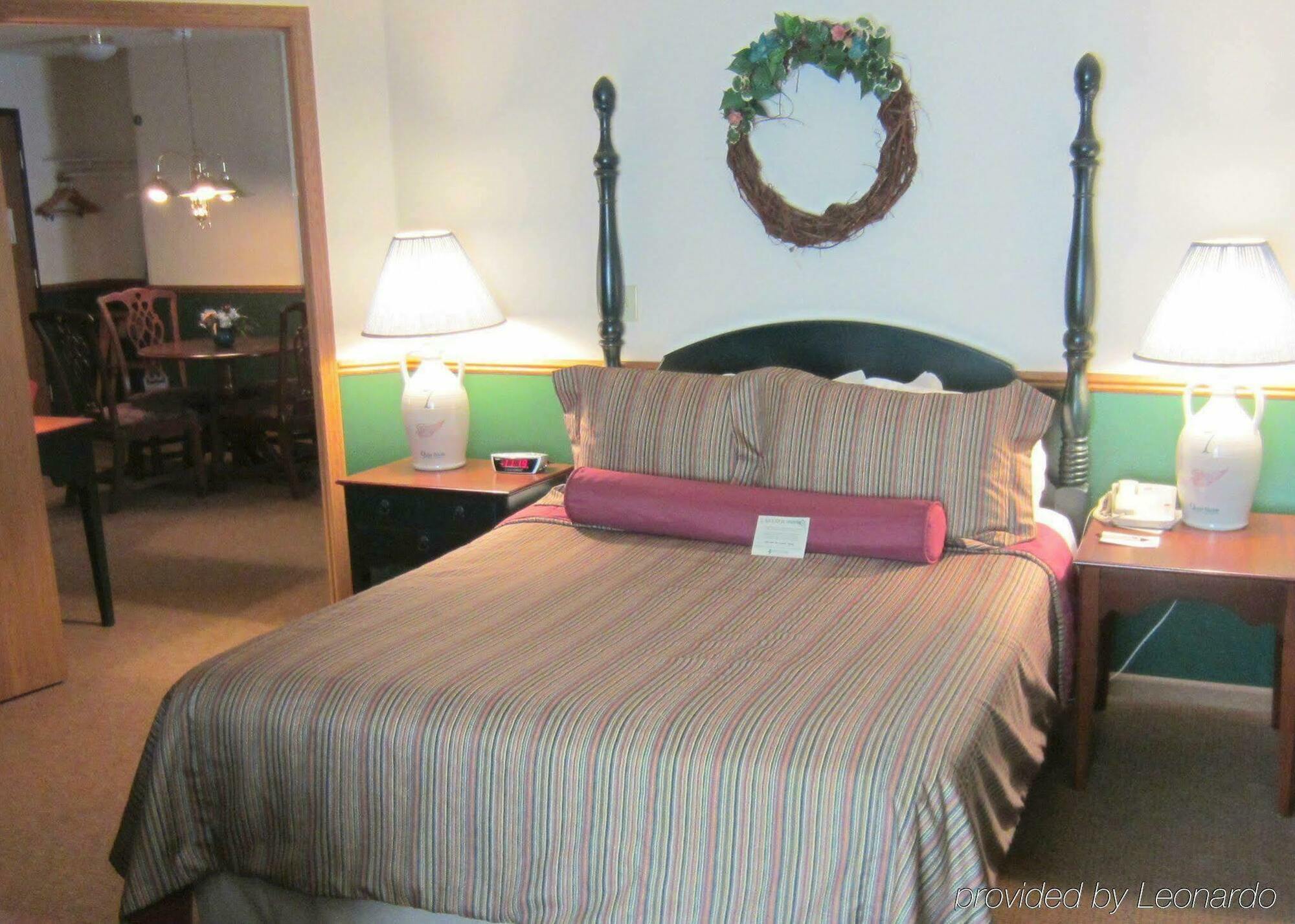 Baymont By Wyndham Mequon Milwaukee Area Hotel Room photo